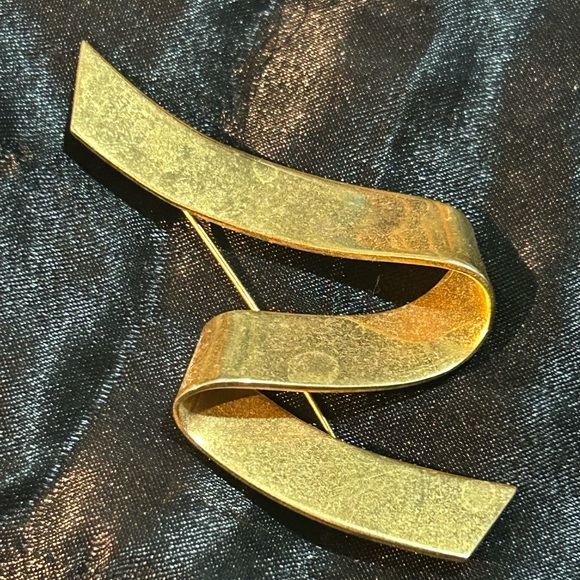 Monet Jewelry - Monet Gold Tone Curved Brooch